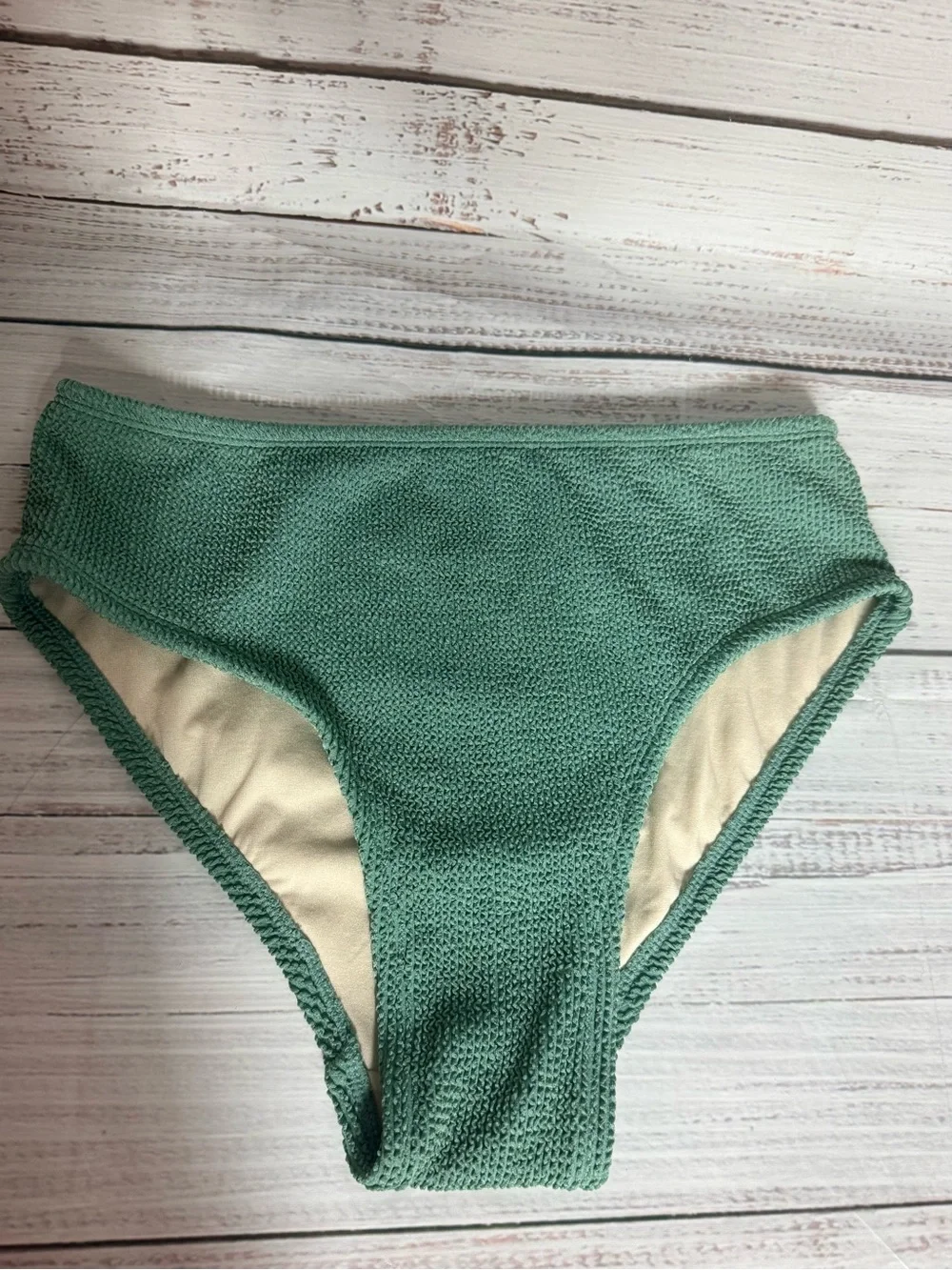 Kona Sol Green Bikini Bottoms NWOT never worn Size M